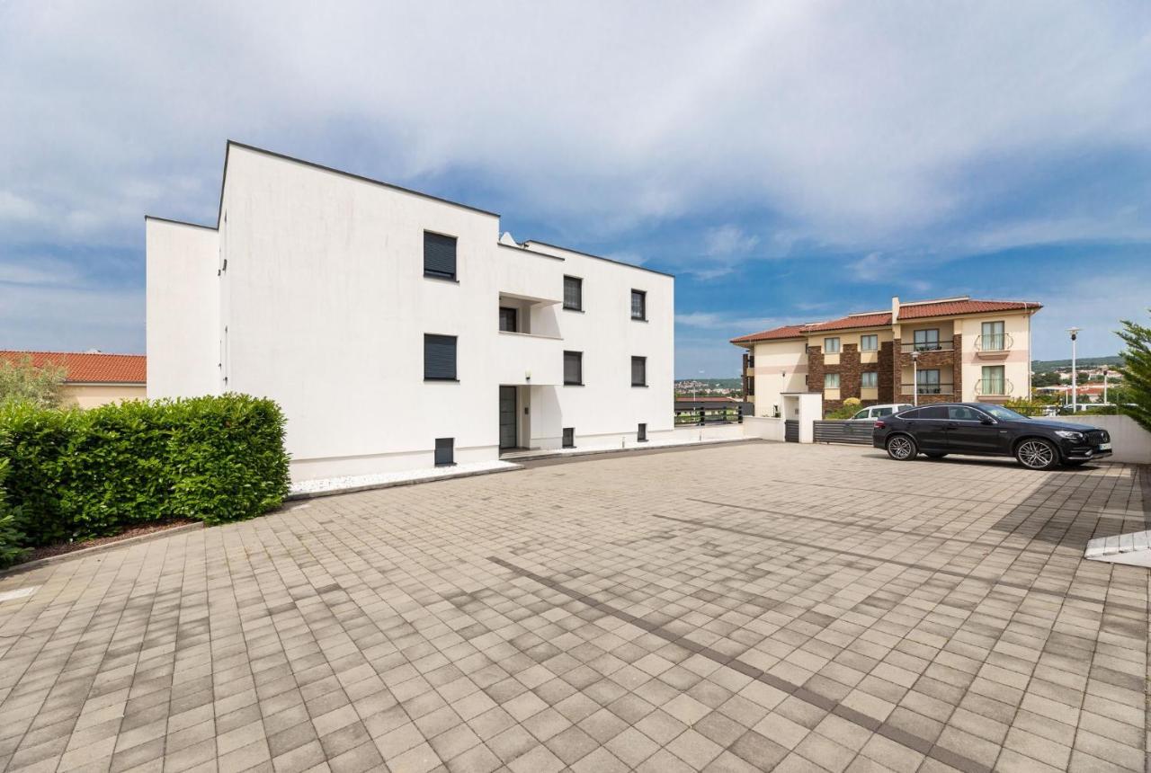Casa Bella Apartment Malinska Exterior photo