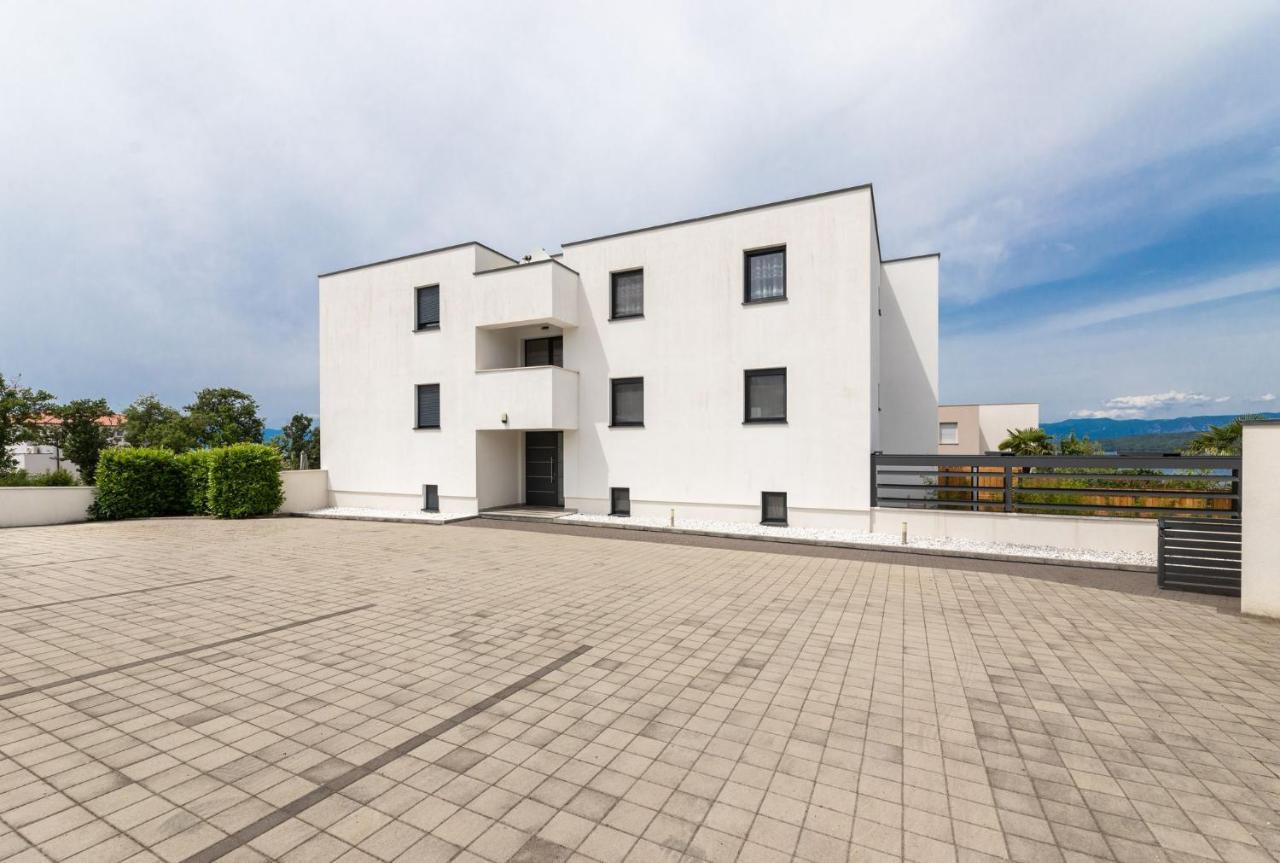 Casa Bella Apartment Malinska Exterior photo